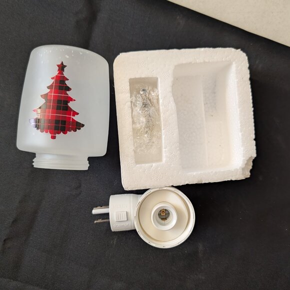 Scentsy Pine For Plaid mini plug in Warmer - Picture 7 of 8